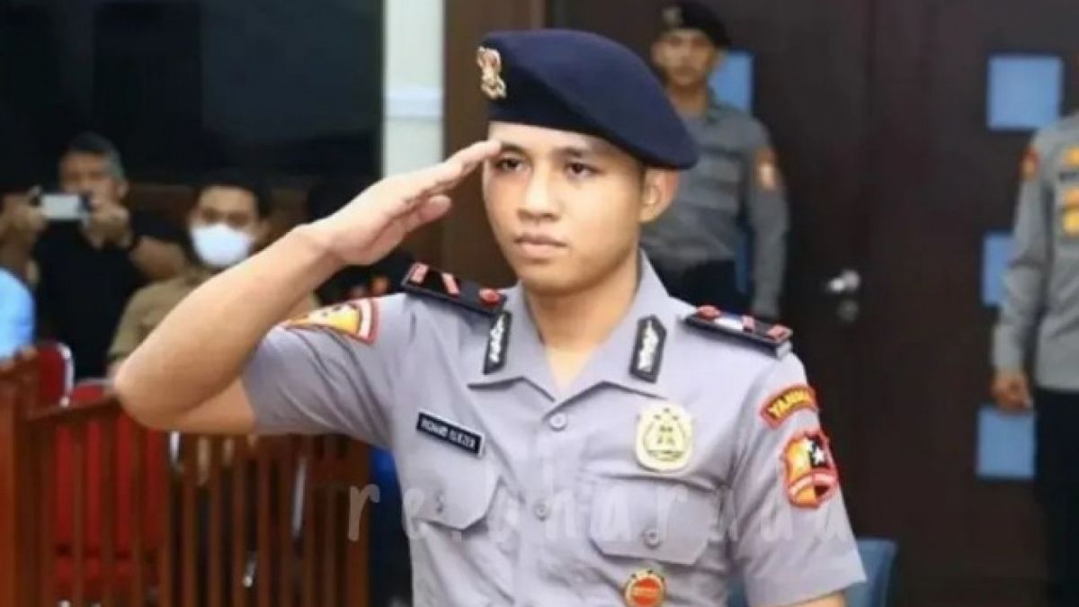 Bharada Richard Eliezer Pudihang Lumiu, terpidana kasus penembakan Brigadir Yosua saat menghadiri sidang etik polri, Rabu (22/2/2023). [(Instagram/@re.bharada)]