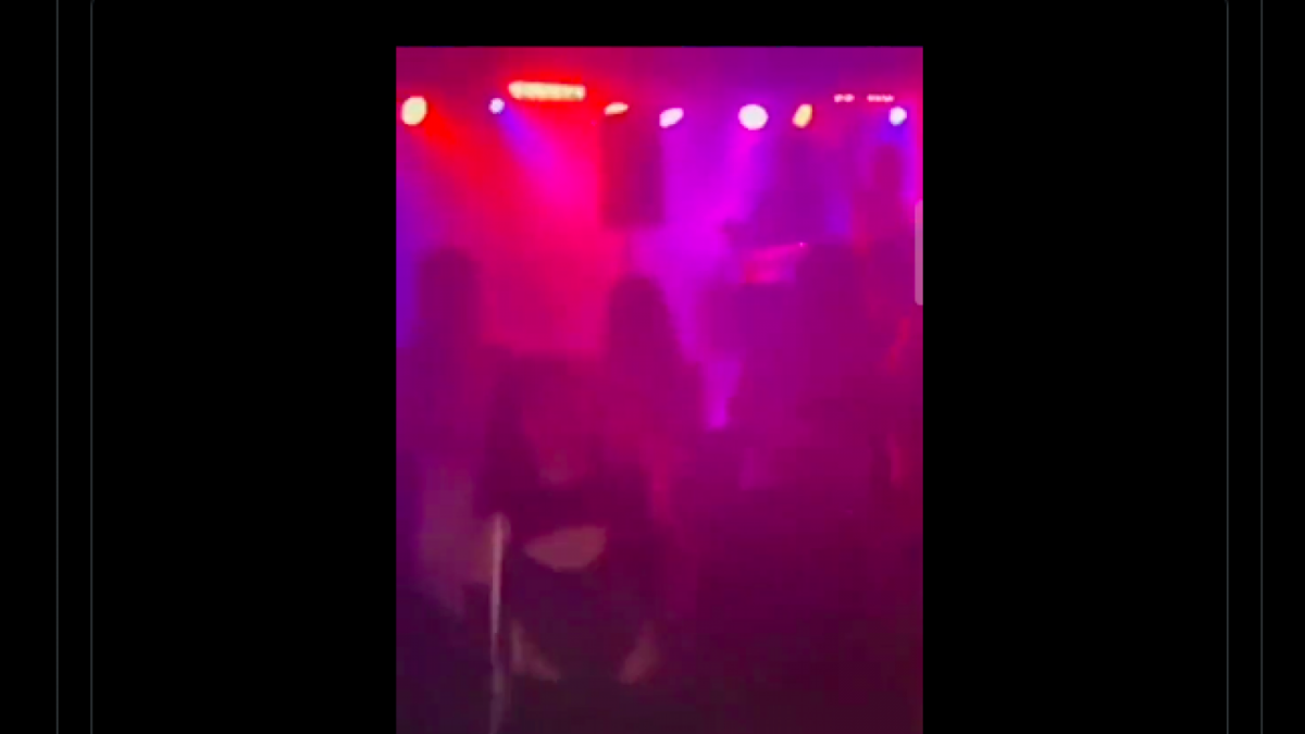 Akun di Twitter menampilkan sebuah video seorang wanita sedang berjodet dan pesta di sebuah club. Disebutkan akun tersebut diduga wanita itu adalah Atasya Yasmine. [Foto: Tangkapan Layar Twitter]