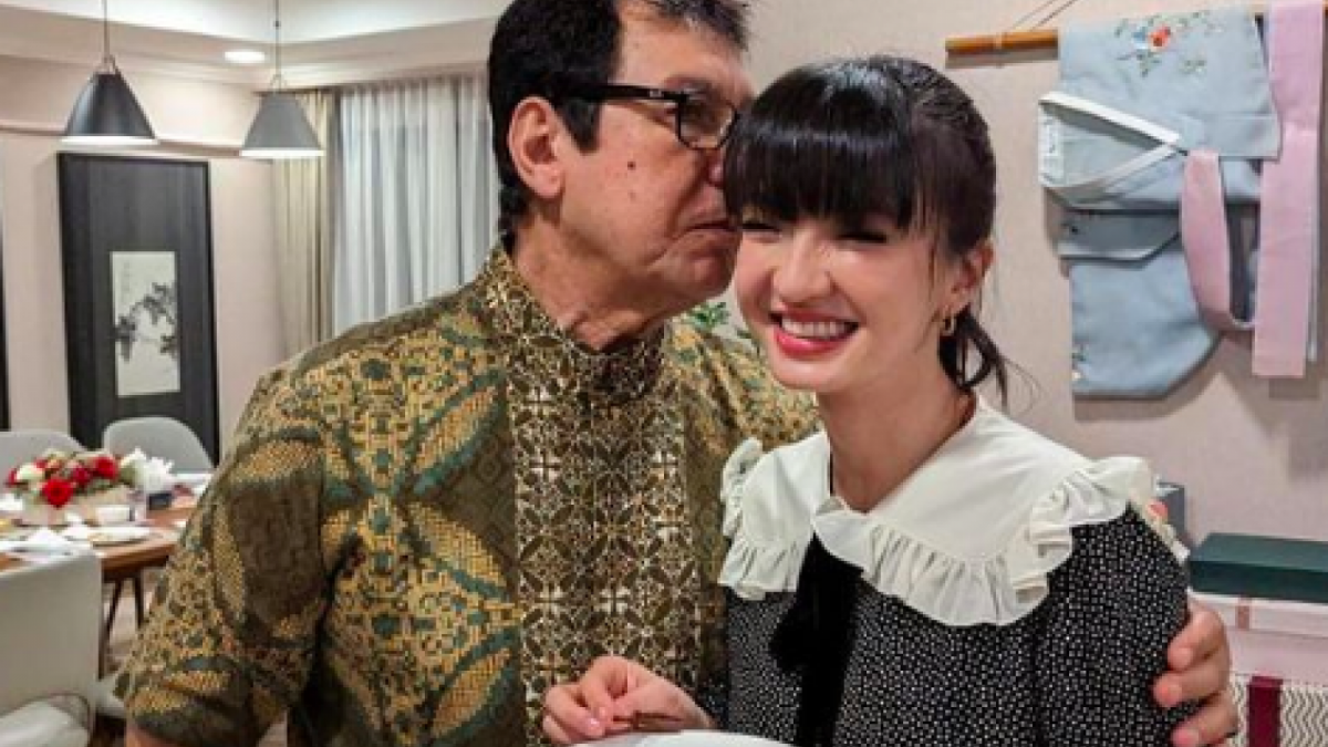 Kabar bahagia datang dari Raline Shah yang disebut kalau dirinya sudah siap untuk melepas masa lajang. Publik pun turut senang dengan kabar yang disampaikan oleh Rahmat Shah. [Foto: Instagram Rahmat Shah]