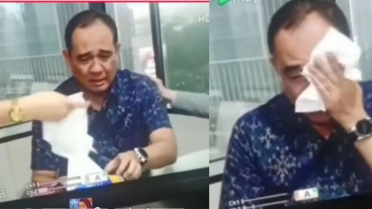 Rafael Alun Trisambodo saat menangis dalam sebuah wawancara di salah satu stasiun televisi swasta. Dia mengaku sudah jatuh miskin, namun publik melihat ada yang janggal dari barang yang dikenakannya. [Foto: Instagram]