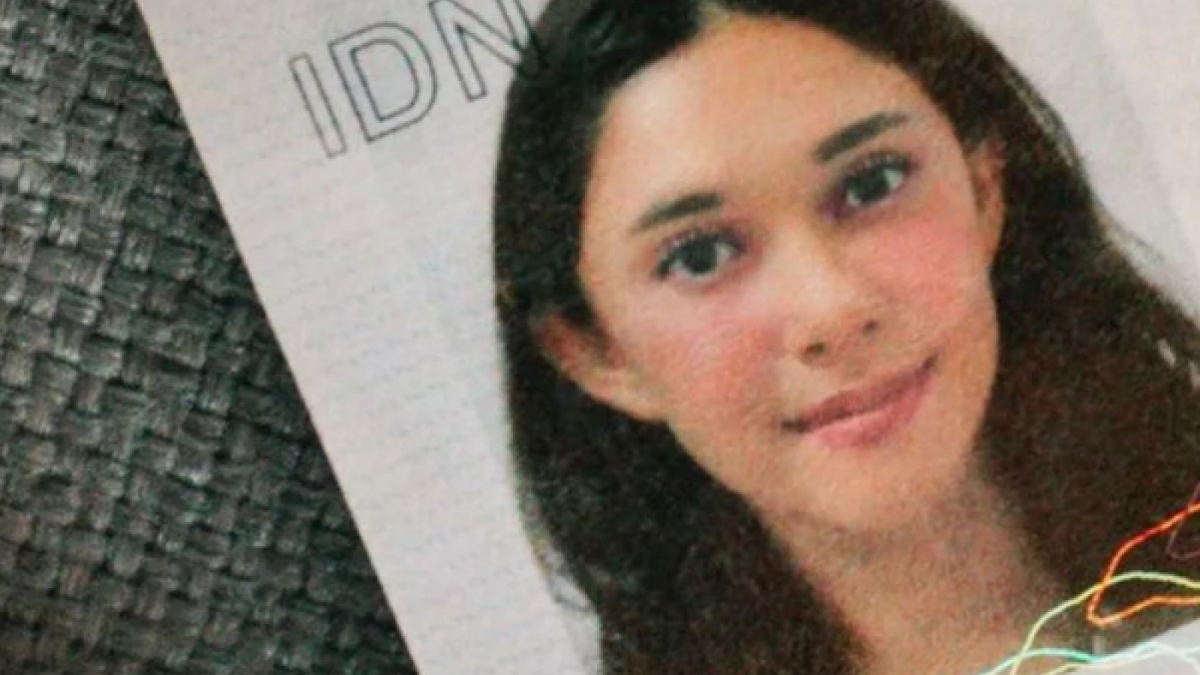 Potret foto paspor Nana Mirdad yang buat netizen terkesima [Instagram]