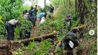 Miris! Gunung Pangrango Cianjur Jadi Tempat Pembuangan Sampah, 15 Karung Diturnkan, Celana Dalam Berserakan