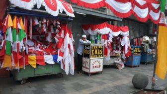 Penjual Bendera Merah Putih Menjamur, Omzet Naik 75 Persen
