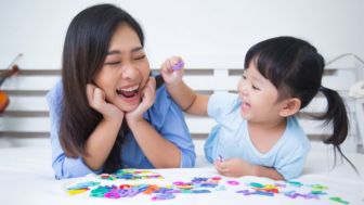 Renungan untuk Seorang Anak  Saat Allah Memerintahkan Hambanya Berbakti ke Orang Tua