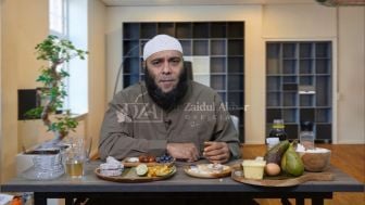 Tips Kesehatan Ala dr.Zaidul Akbar, Hentikan Minum Air Jenis Ini Usai Santap Makan Bisa Sebabkan Ginjal Rusak