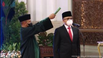 Azwar Anas Ucap Sumpah saat Dilantik Jadi MenPAN RB  oleh Presiden Jokowi