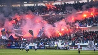 Arema FC Kembali Didenda Akibat Ulah Oknum Suporter Nyalakan Flare, Total Sudah Rp 320 Juta