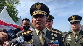 Aksi Kekerasan Oknum Anggota TNI di Stadion Kanjuruhan, Jenderal Dudung Beri Tanggapan  Berbeda