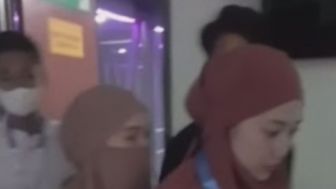 Cara Pamitan Lesti Kejora Pergi Umroh 'Disentil'  Kuasa Hukum Rizky Billar: Istri yang Baik?