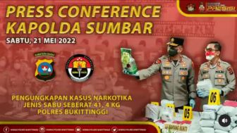 Video Irjen Pol Teddy Minahasa bersama AKBP Doddy Prawiranegara Menyepakati Sisakan Sabu Hasil Pengungkapan