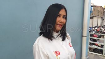 Teriak Saat Ditahan, Penyanyi Senior Sebut Nikita Mirzani Gila