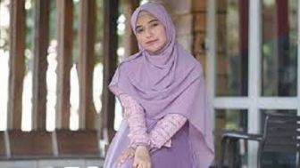 Jadi Single Mom di Usia 22 Tahun, Dewi Perssik Berikan Dukungan untuk Nadya Mustika