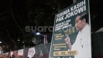 Baliho Bergambar Jokowi di Medan Tidak Berizin?