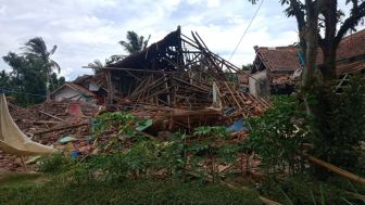 Teriakan Anak 'Mah Lapar' Hiasi Posko Korban Gempa Cianjur di Desa Mangunkerta, Warga Mulai Mengeluh Sakit