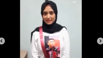 Ini Sosok dan Motif Wanita Berkerudung Hitam yang Hampiri Ferdy Sambo