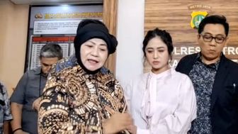 Sebut Winarsih Musuh Masyarakat, Ibunda Dewi Perssik: Dia Biasa Fitnah dan Meresahkan