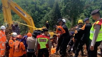 Detik Terakhir Pencarian Sisa Korban Longsor Gempa Cianjur Terus Dilakukan, Korban Tewas Tembus 600 Jiwa