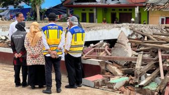 Presiden Jokowi Minta Sekolah SDN Sukamaju 1 di Cianjur Segera Dibangun, Anak-anak Harus Sekolah Lagi