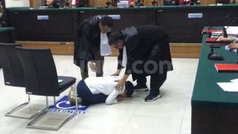 Tersungkur Bahagia Nikita Mirzani Divonis Bebas Sama Hakim Sidang, Ternyata Karena Hal Ini