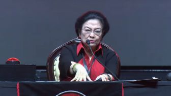 Sindir Etika Demokrasi Pidato Megawati, Rocky Gerung: Bagaimana pun Pak Jokowi Masih Presiden lho!