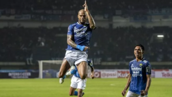 Persib Bandung Menang, Gagalkan Madura United Puncaki Klasemen