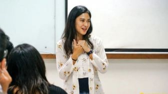 Pengakuan Dian Sastrowardoyo Ngantor Jalani Profesi Ini saat Vakum 6 Tahun dari Film, Kemampuan Diragukan