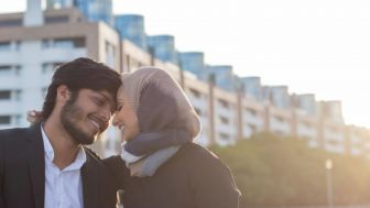 Catat! Inilah Adab Berhubungan Suami-Istri Menurut Ajaran Islam