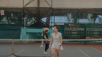 Penampilan Wulan Guritno saat Bermain Tenis Menuai Pujian Warganet