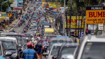 Puncak Selalu Macet Total Saat Akhir Pekan: Kerusakan Jalan dan Parkir Harus Segera Diatasi