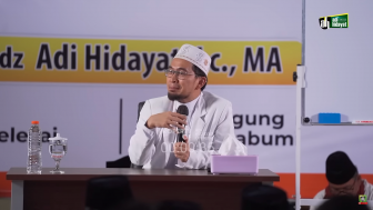 Bagaimana Hukum Rayakan Valentine dalam Islam? Ustadz Adi Hidayat Beberkan Jawabannya