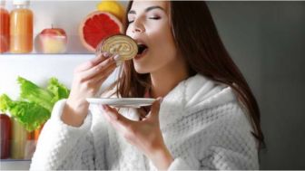 Waspada! Makan Malam yang Terlalu Larut Bisa Meningkatkan Risiko Penyakit Jantung dan Diabetes