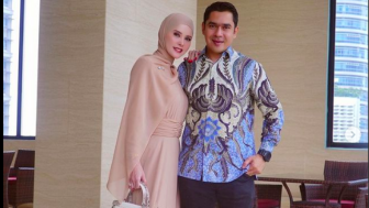 Angel Lelga Beri Kejutan Unggah Foto Sama Pria dan Pasang Tagar Suami Halal, Sudah Nikah?