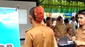 Inspiratif! Lurah Dian Siswadi, Tampil Beda Tapi Tetap Percaya Diri dalam Memimpin Desa