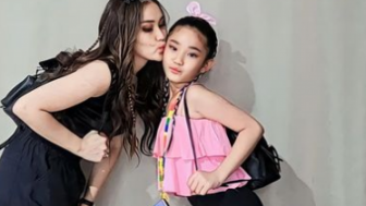 Cetarrrrr! Ayu Ting Ting dan Bilqis Khumairah Razak Tampil Kompleks di Konser Blackpink Hari Kedua