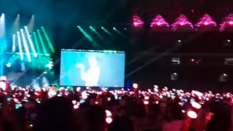 Penonton Konser Membludak, Fans BLACKPINK Buat Seisi GBK Jadi Lautan Warna Pink