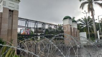 Dilapisi Kawat Berduri, Gerbang DPR Terancam akan Digeruduk Demonstran Gebrak