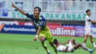 Gol Debut Robi Darwis, Antarkan PERSIB Bandung Benamkan Dewa United 2-1