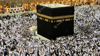 Ratusan Jamaah Umrah Tidak Bisa Pulang, Ternyata Ini Dalangnya