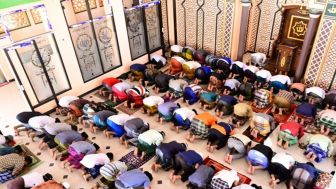 Melangkah Menuju Kekhusyukan, Berikut 5 Amalan Utama di Hari Jumat dalam Islam