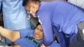 Evakuasi Dramatis, Pria Obesitas Parah Dibantu BPBD untuk ke Rumah Sakit