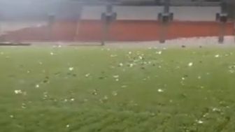 Rumput GBKRusak Berat Pasca Digunakan Acara PDIP, Laga Persija Jakarta Terusir, Netizen Meradang!