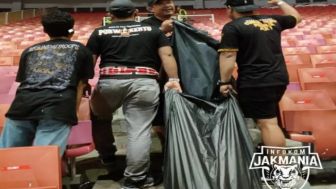 Lakukan Inisiasi dengan Mendirikan Bidang Baru, Pengurus Jakmania Harap Kegiatan Bersih-Bersih Stadion Menjadi Sebuah Kebiasaan Setiap Laga Kandang