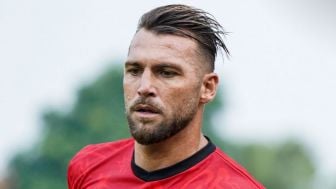 Marko Simic Disorot Netizen karena Tendangan, Thomas Doll Pasang Badan!