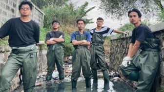 Pandawara Group Ajak Warga Bandung untuk Membersihkan Bendungan Bugel Bersama