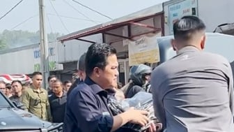 Rehat Urus PSSI, Erick Thohir Blusukan di Pasar Cari Pangan Murah, Netizen: Gak Cape Apa Pak?