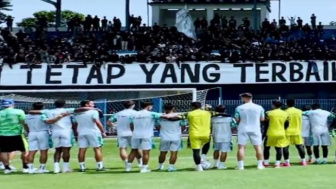 Dukung Langsung di Sesi Latihan, Kehadiran Bobotoh Berikan Suntikan Semangat Baru Bagi Maung Bandung: Doa Kami Terbaik untuk Persib!