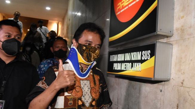 Mantan Menpora Roy Suryo Ditahan Polda Metro. Ada Apa?