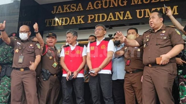 Sosok Brigjen Hendra dan Tersangka Lainnya Mejeng di Kejaksaan Agung Sambil Tangan Diborgol