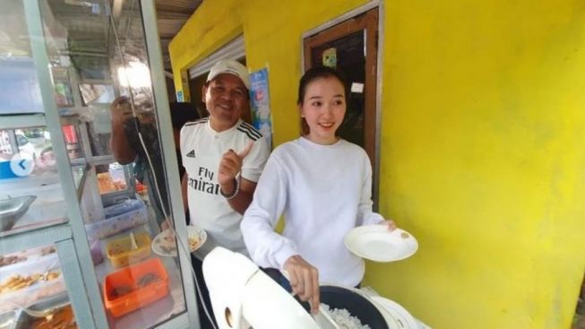 Belum Sah Bercerai, Dedi Mulyadi Tersenyum Dipanggil Duda Oleh Wanita Ini