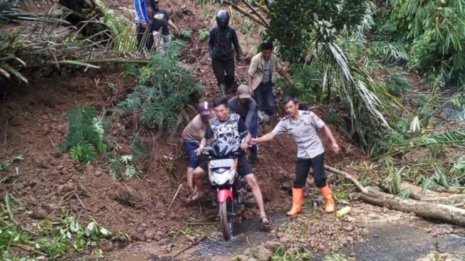 Berwara, Jika Hujan Lebih dari Dua Jam, Warga Cianjur Diminta Langsung Mengungsi